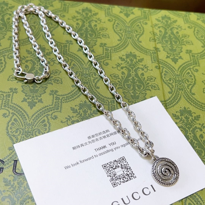 G*u*i necklaces